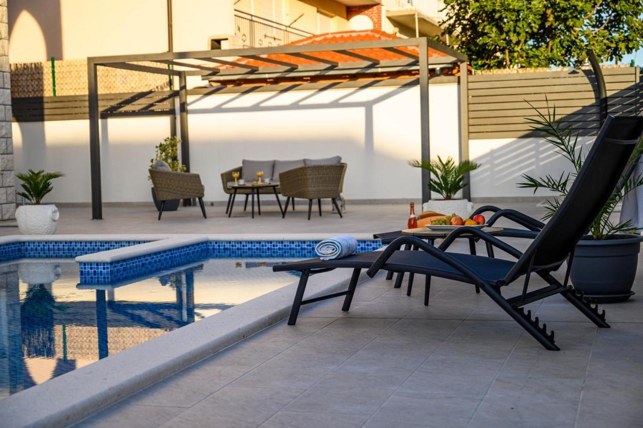 Villa Relax - Beautiful Apartment With Heated Saltwater Pool & Jacuzzi Kastela Luaran gambar