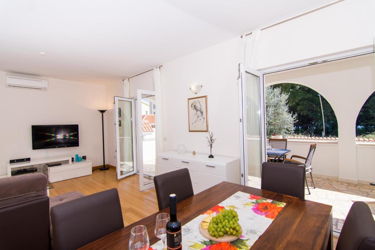 Villa Relax - Beautiful Apartment With Heated Saltwater Pool & Jacuzzi Kastela Luaran gambar