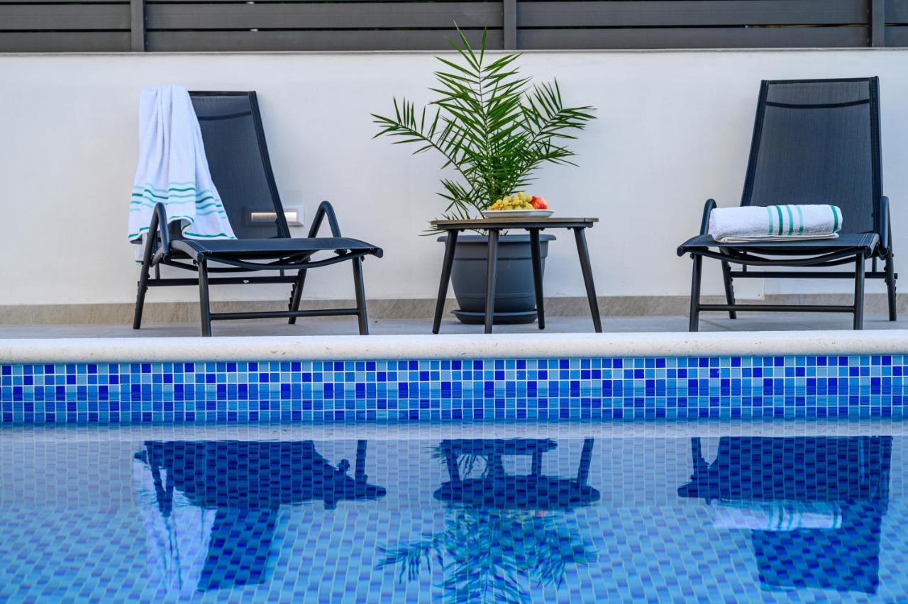 Villa Relax - Beautiful Apartment With Heated Saltwater Pool & Jacuzzi Kastela Luaran gambar