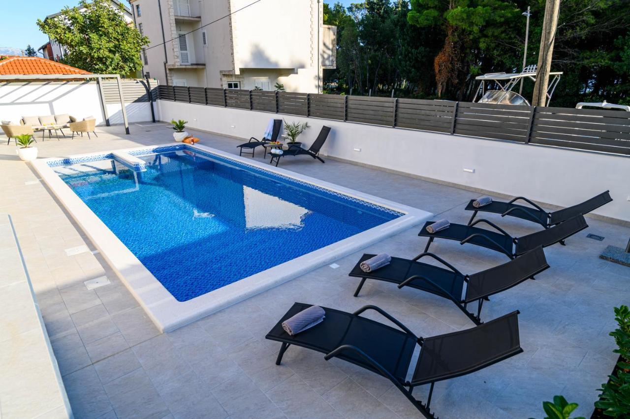 Villa Relax - Beautiful Apartment With Heated Saltwater Pool & Jacuzzi Kastela Luaran gambar