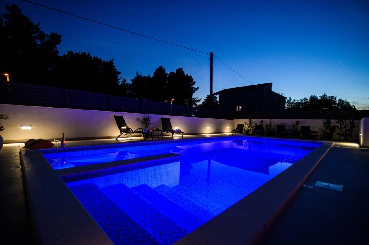 Villa Relax - Beautiful Apartment With Heated Saltwater Pool & Jacuzzi Kastela Luaran gambar
